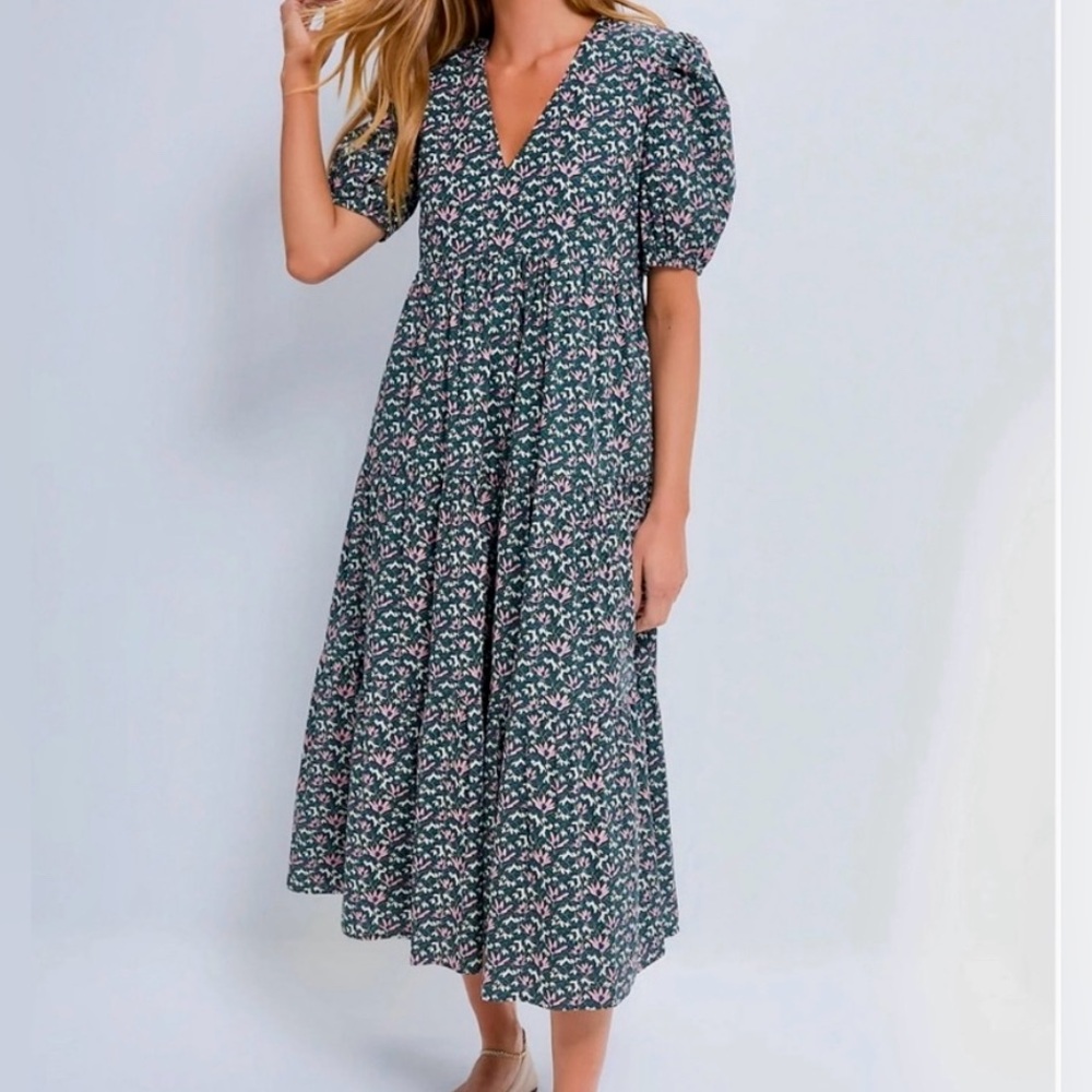 NWT HYACINTH HOUSE from Tuckernuck Green Floral Tiered Sadie Midi Dress
Sz Small